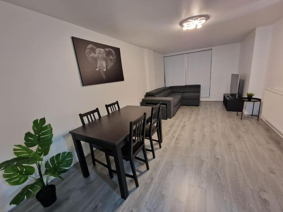 Contemporary City Centre Flat 贝尔法斯特 外观 照片